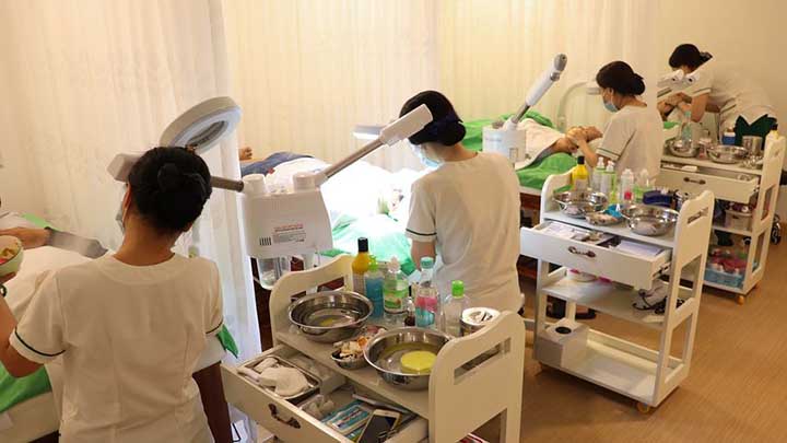 Trị mụn uy tín TPHCM phòng khám da liễu doctor acnes 