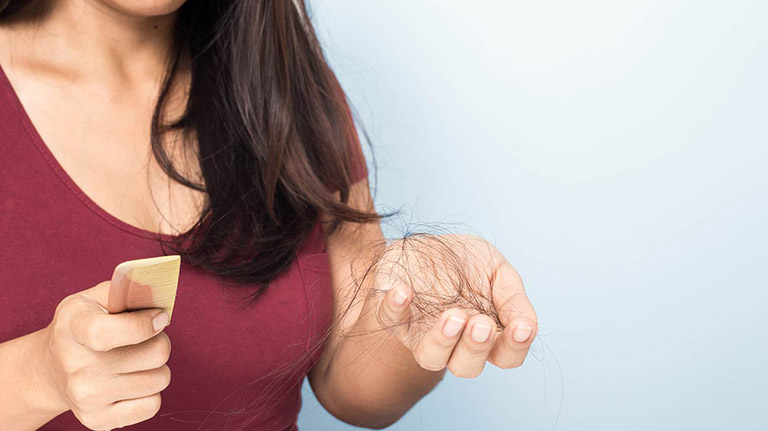 Viêm da dầu ở đầu gây rụng tóc