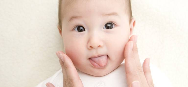 Những lưu ý khi dùng thuốc bôi trị chàm sữa ở bé