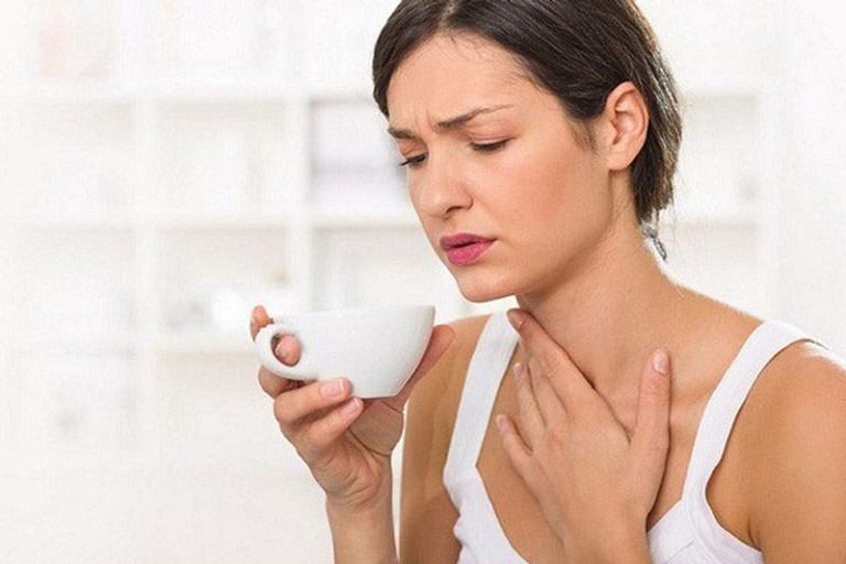 Bị viêm họng có nên uống nước cam