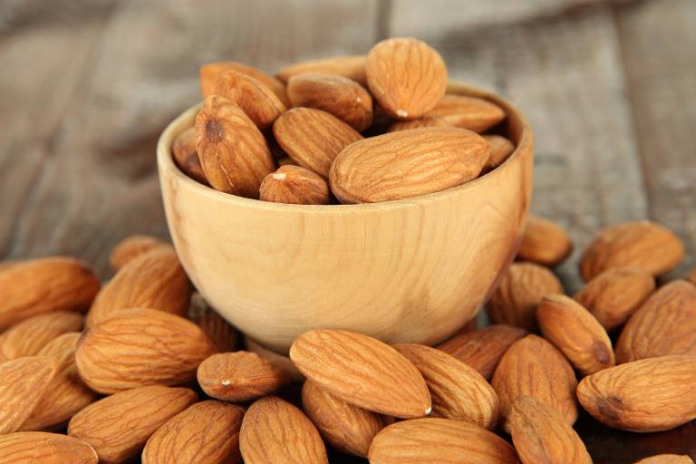Hạnh nhân chữa rối loạn cương dương