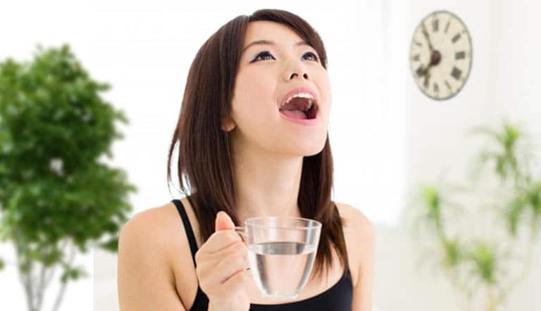 Cách dùng lá bàng chữa viêm họng 