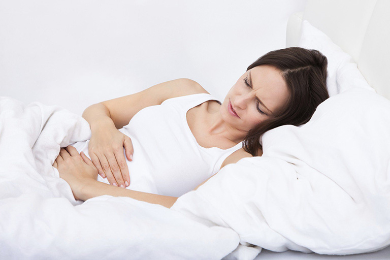 sinh xong bao lâu được uống nước đá