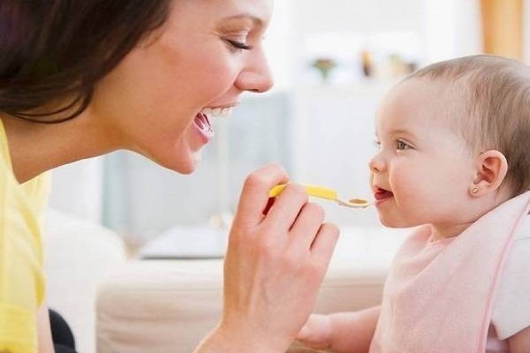 Một số lưu ý khi sử dụng siro trị ho cho bé