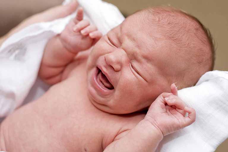 Nguyên nhân khiến trẻ sơ sinh khó ngủ