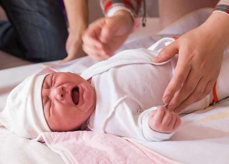 Nguyên nhân khiến trẻ sơ sinh khó ngủ
