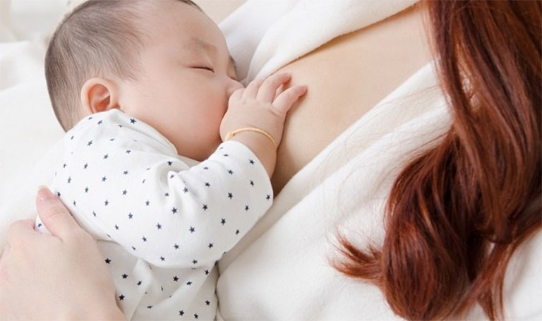 Cách hạ sốt cho trẻ sơ sinh sau khi tiêm phòng