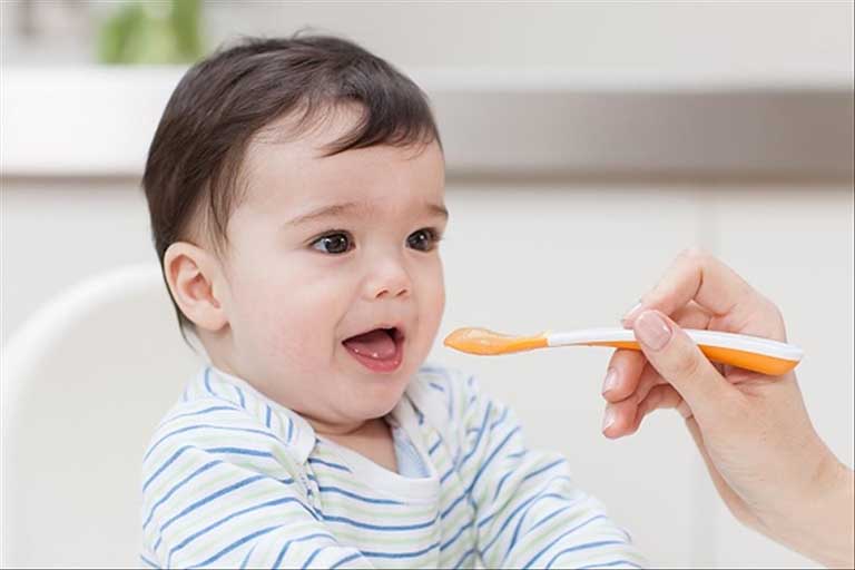 Men vi sinh được chỉ định cho trẻ sơ sinh bệnh gì?