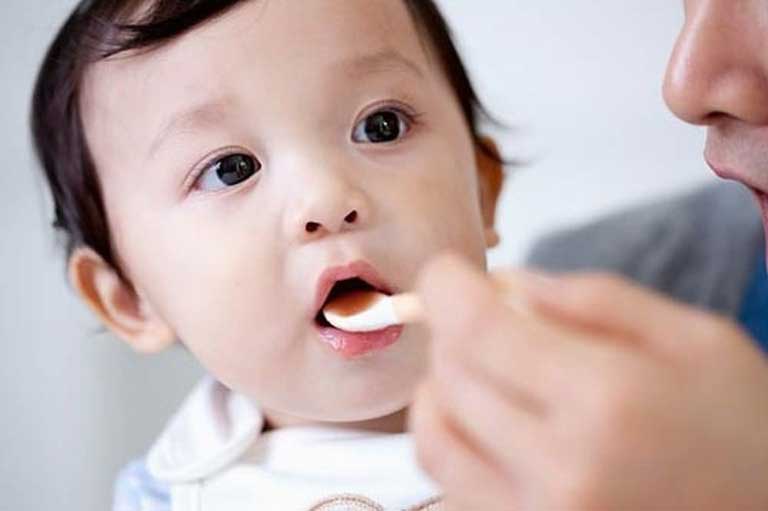 Lưu ý khi sử dụng men vi sinh cho trẻ sơ sinh