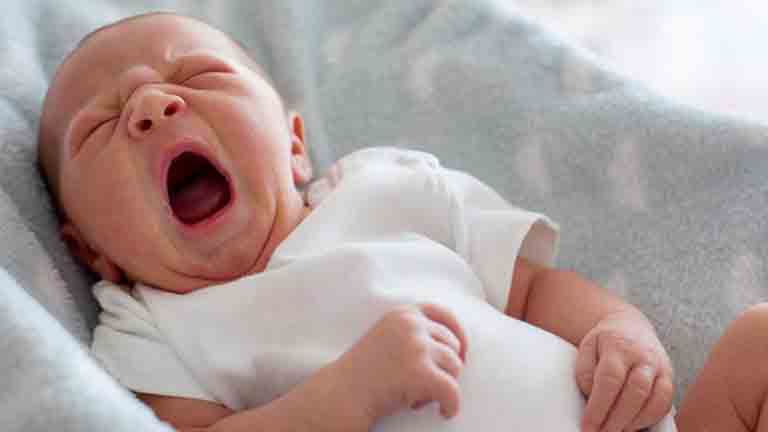 Mẹo cần biết để phòng tránh phản xạ Moro và sự vặn mình