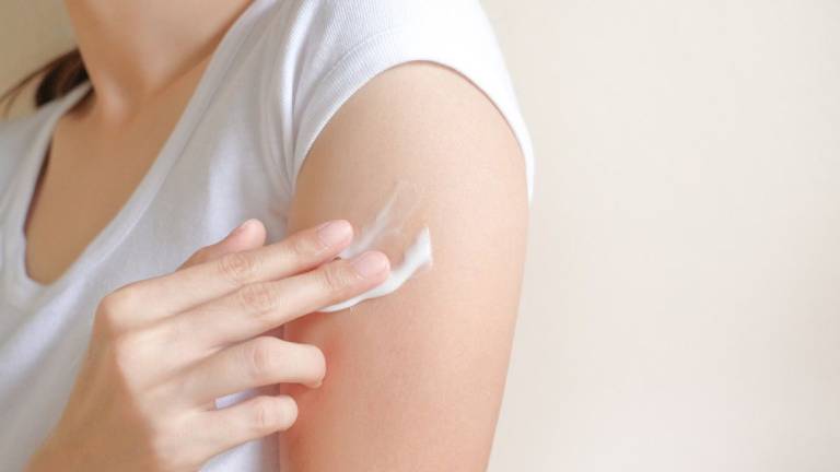 7 loại thuốc bôi điều trị viêm da tiếp xúc phổ biến nhất