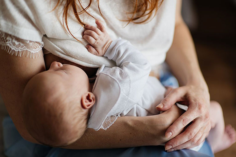 Trẻ sơ sinh đi ngoài nhiều lần trong ngày