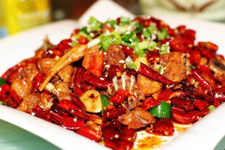 Thức ăn chứa nhiều gia vị và chất béo