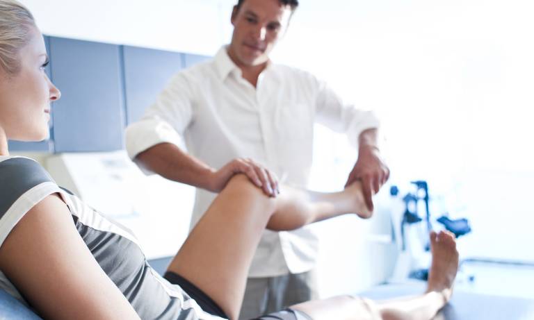 Những lưu ý khi dùng ngải cứu chữa thoát vị đĩa đệm