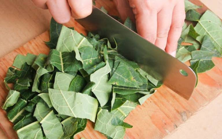 Chữa viêm da cơ địa bằng lá đu đủ có thực sự hiệu quả