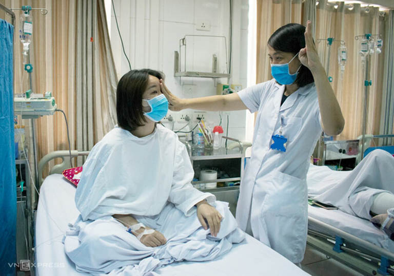 biến chứng sau khi nâng mũi