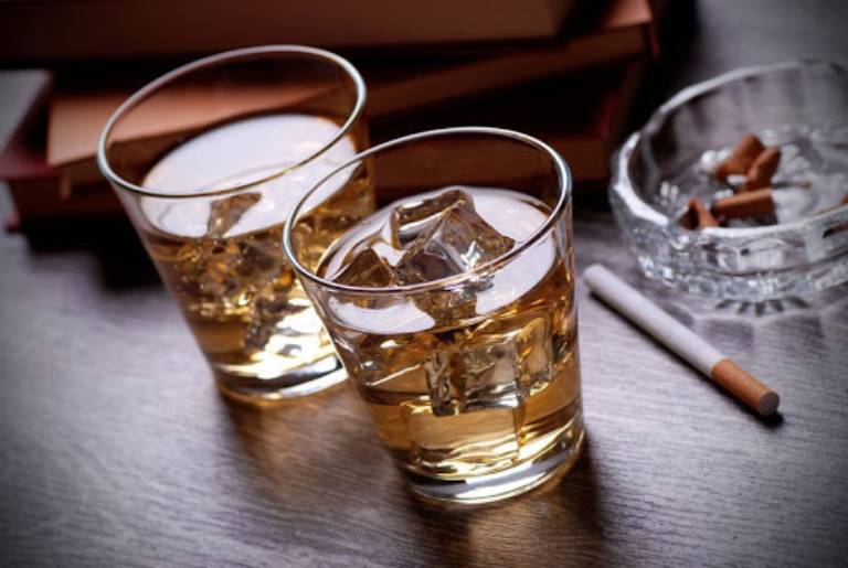 Bia rượu, thuốc lá và các chất kích thích