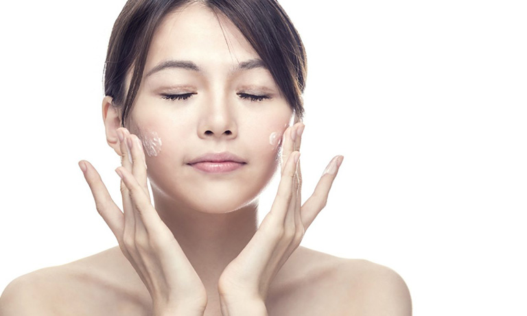 Top 11 loại kem trị mụn đầu đen tốt nhất được chị em chia sẻ