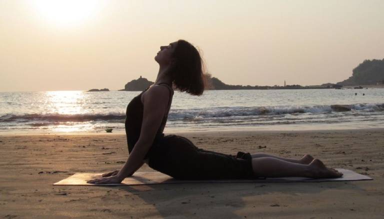 Tư thế rắn hổ mang (Half Cobra Pose)