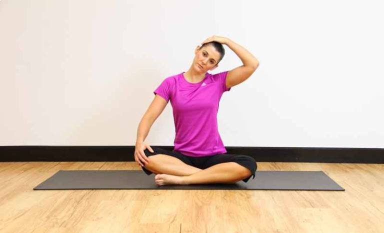 Tư thế kéo giãn cơ cổ