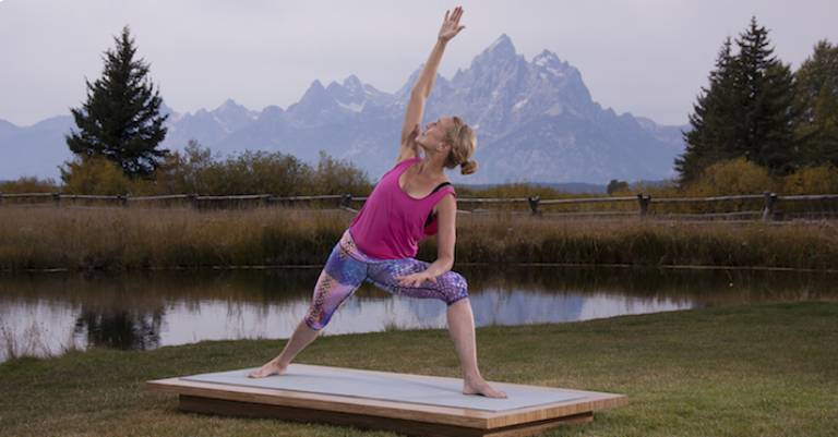Tư thế yoga góc nghiêng