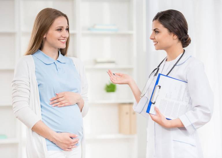 Bà bầu bị đau xương mông bên phải có nguy hiểm không?