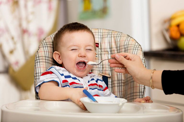 cách chăm sóc trẻ bị sốt