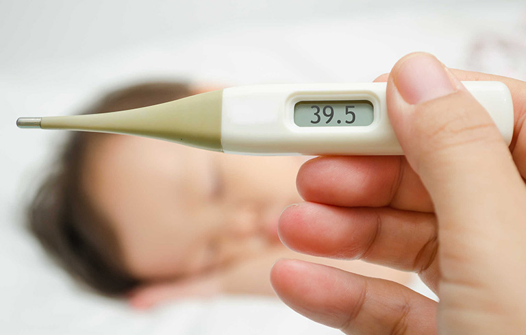 cách chăm sóc trẻ bị sốt
