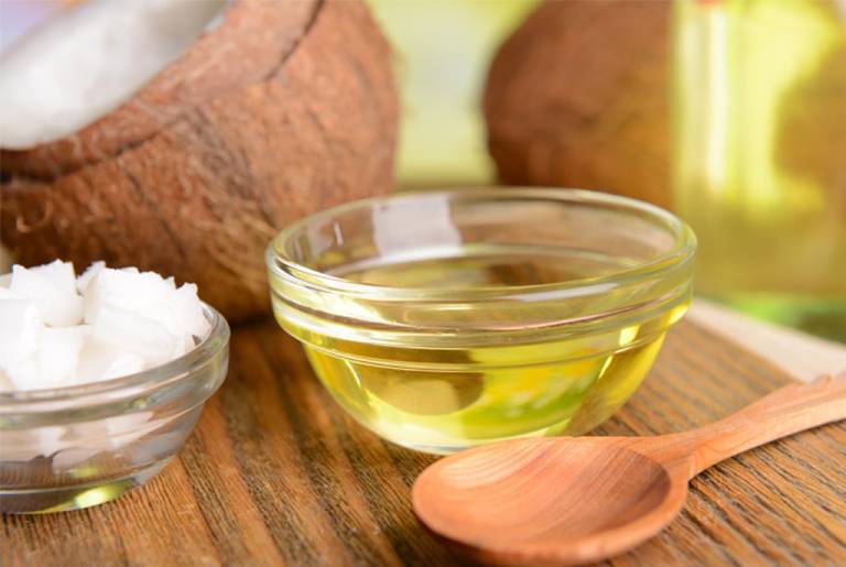 Tận dụng dầu dừa chữa bệnh trĩ tại nhà