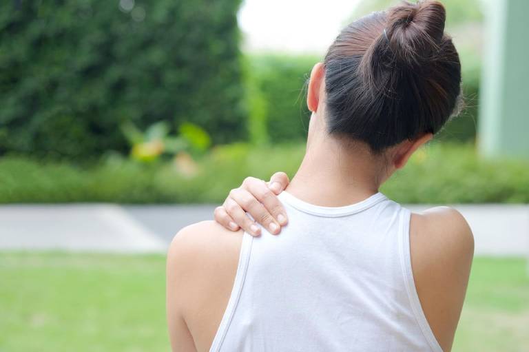 7 cách chữa đau nhức bả vai tại nhà đơn giản hiệu quả