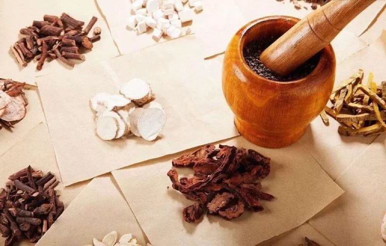 Chữa viêm khớp cùng chậu bằng Đông y