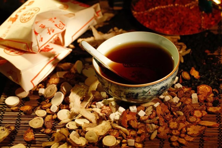 Chữa viêm khớp cùng chậu bằng Đông y