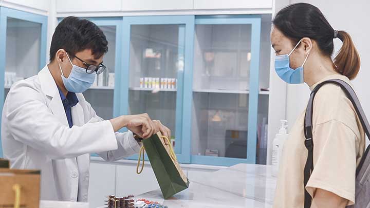 Dược sĩ tại phòng khám doctor acnes 