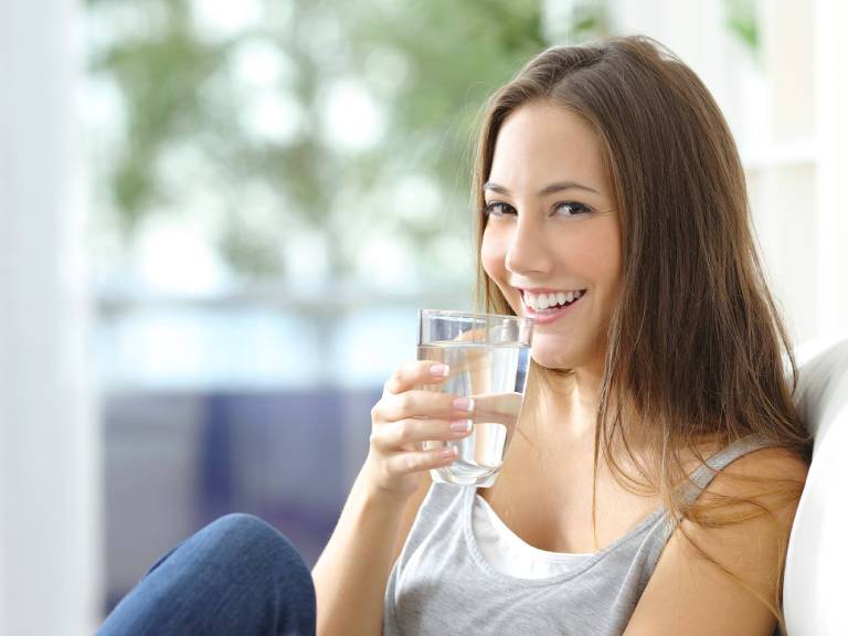 Bổ sung đủ 2 lít nước mỗi ngày