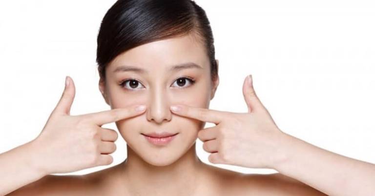 Bài tập bóp mũi giúp cải thiện tình trạng cánh mũi to