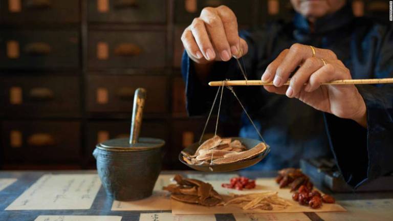 Trước khi sử dụng các bài thuốc Đông y chữa thoái hóa đốt sống cổ, bạn cần thăm khám để được chẩn đoán, xác định tình trạng bệnh