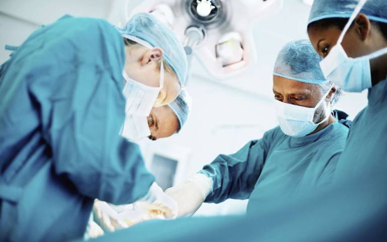 Phẫu thuật điều trị gai cột sống cổ
