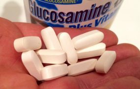 Gai cột sống có nên uống glucosamine không?