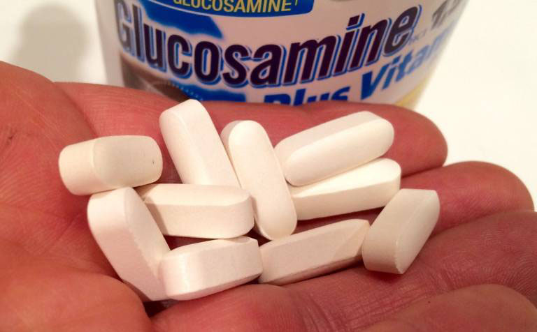 Gai cột sống có nên uống glucosamine?