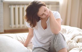 Người thoái hóa đốt sống cổ có nên nằm gối?