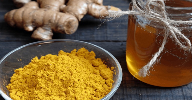 Mẹo giảm cơn đau dạ dày tức thời bằng bột nghệ và mật ong