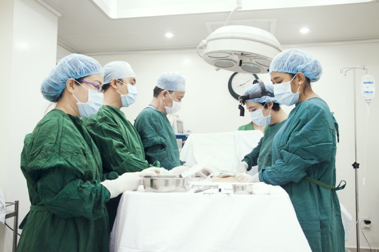 Cắt búi trĩ bằng tia laser