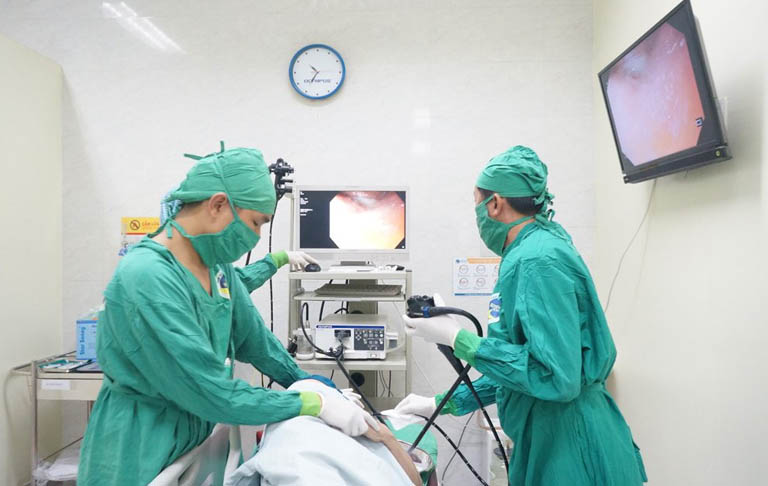 thắt búi trĩ bằng vòng cao su