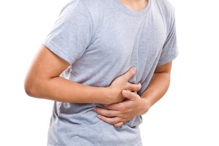 Đau dữ dội, đột ngột ở vùng thượng vị, cảm giác như dao đâm, cứng ở vùng bụng là triệu chứng đặc trưng của thủng ổ loét dạ dày tá tràng