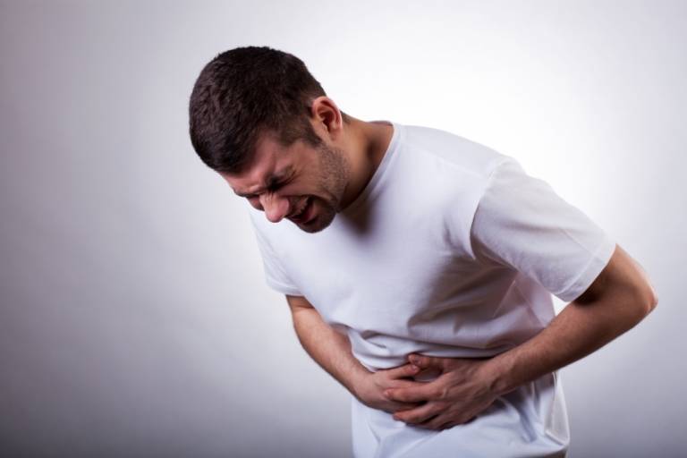 Buồn nôn, nôn ra máu, đau tức thượng vị là triệu chứng thường gặp của bệnh viêm xuất huyết niêm mạc dạ dày