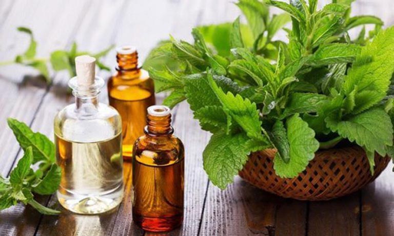 Trẻ bị viêm phế quản có được tắm không