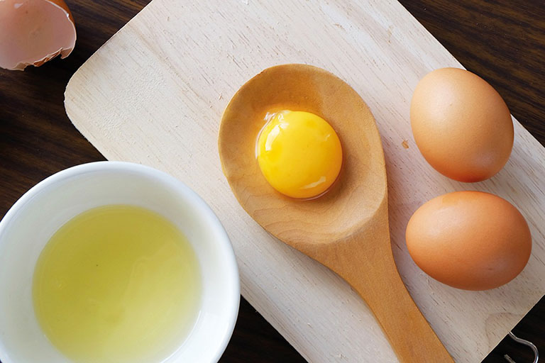 Chữa bệnh vẩy nến bằng lòng đỏ trứng gà