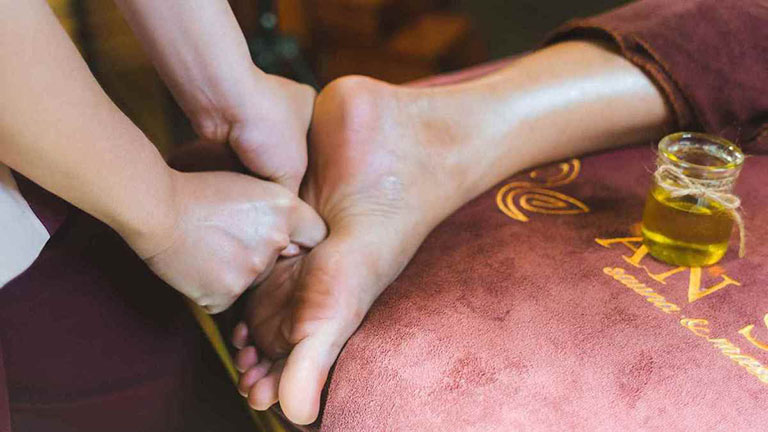 Dùng dầu tràm trị ho