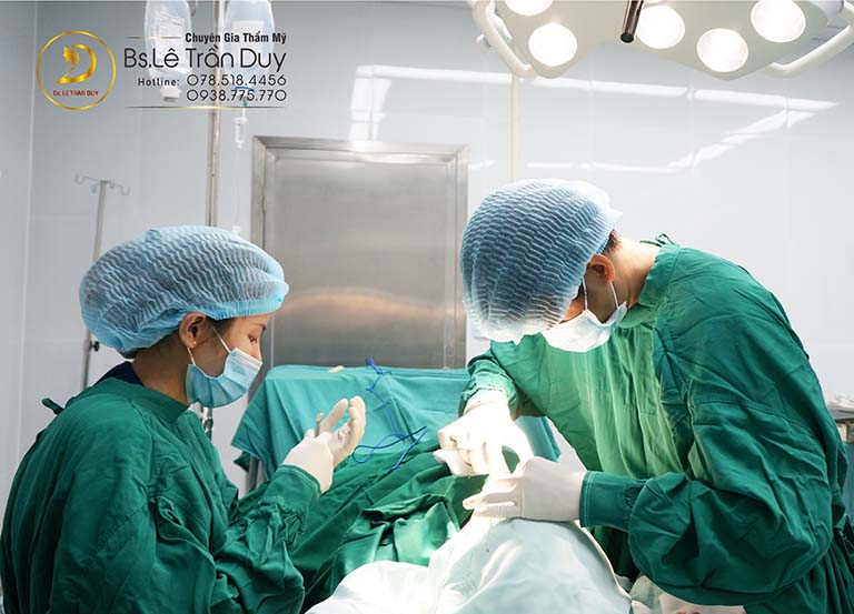 Chăm sóc sau khi căng da mặt bằng chỉ