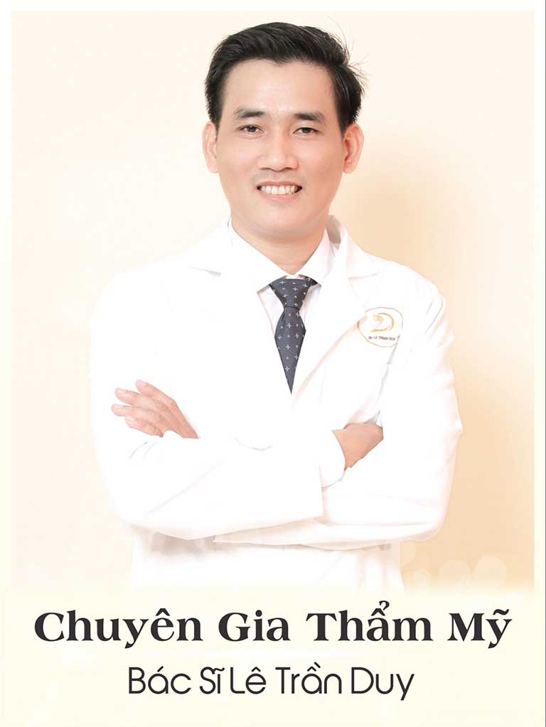 bác sĩ căng da mặt